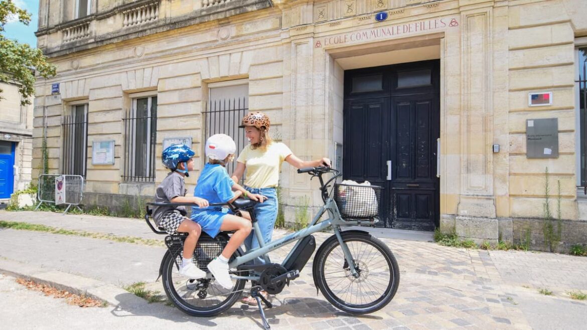 Choisir un vélo cargo électrique enfants 2026